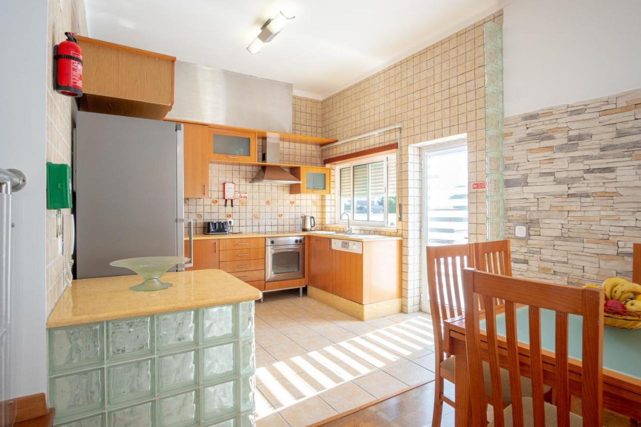 8 Rodrigues Family House - Villa With Patio Nazare Bagian luar foto