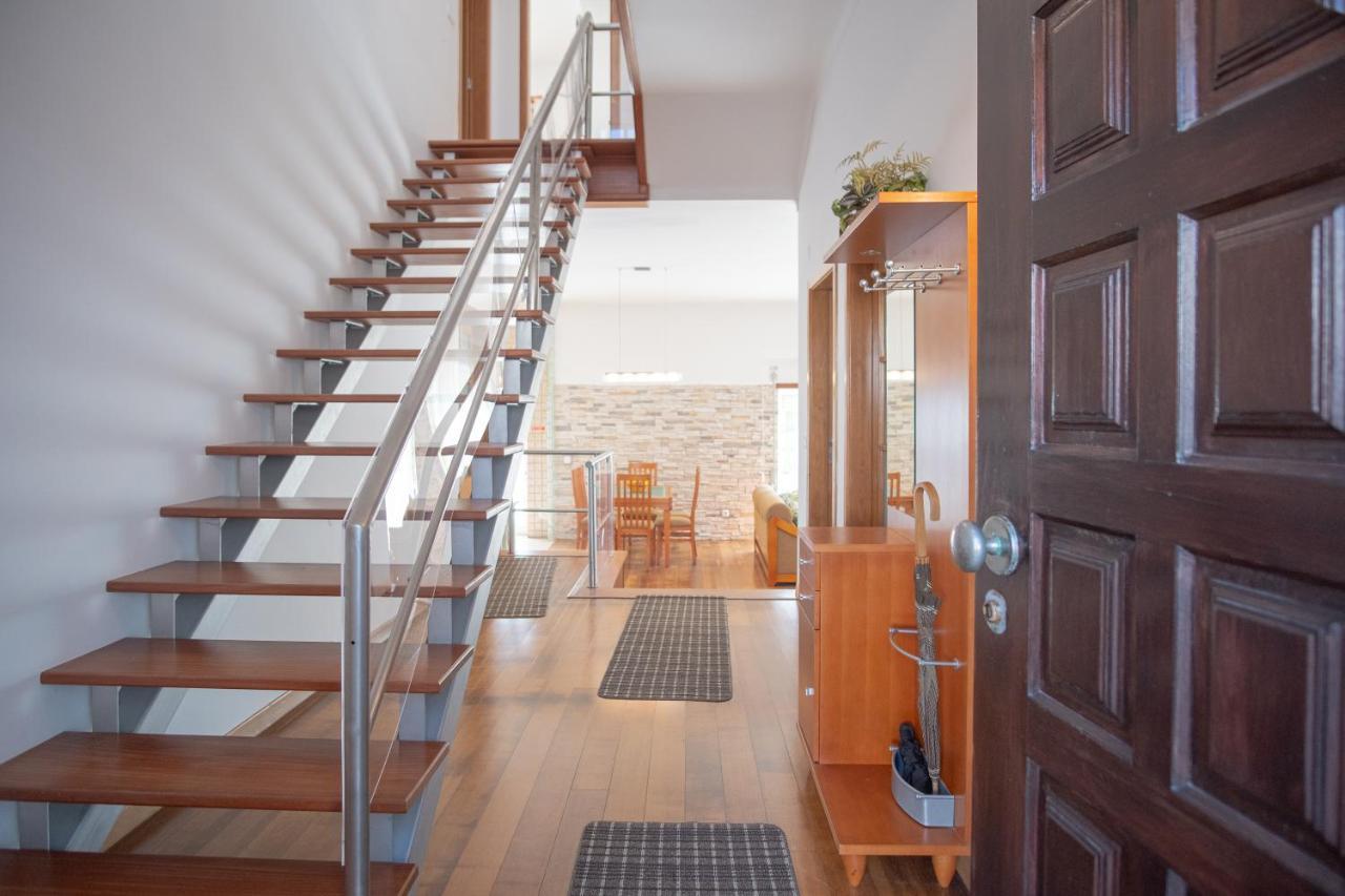 8 Rodrigues Family House - Villa With Patio Nazare Bagian luar foto