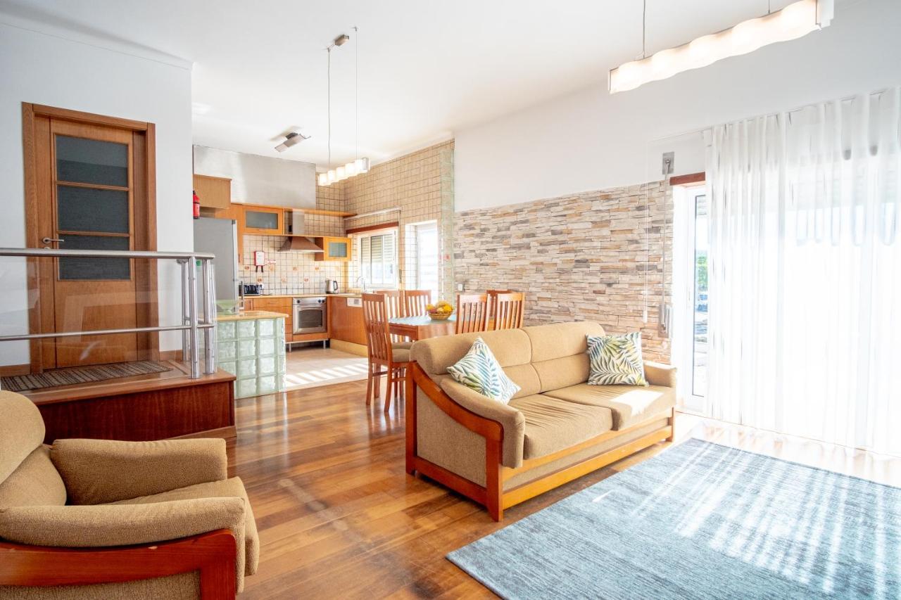 8 Rodrigues Family House - Villa With Patio Nazare Bagian luar foto