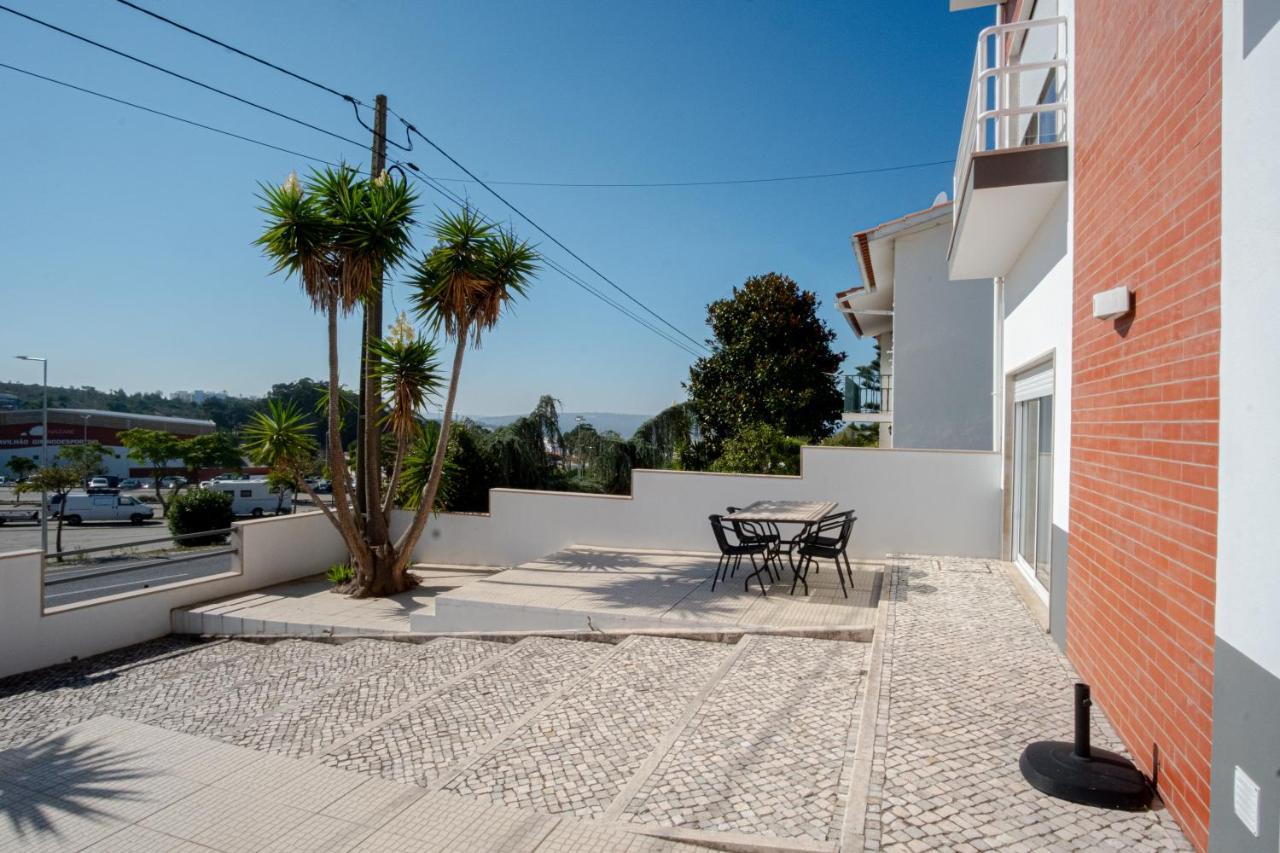 8 Rodrigues Family House - Villa With Patio Nazare Bagian luar foto