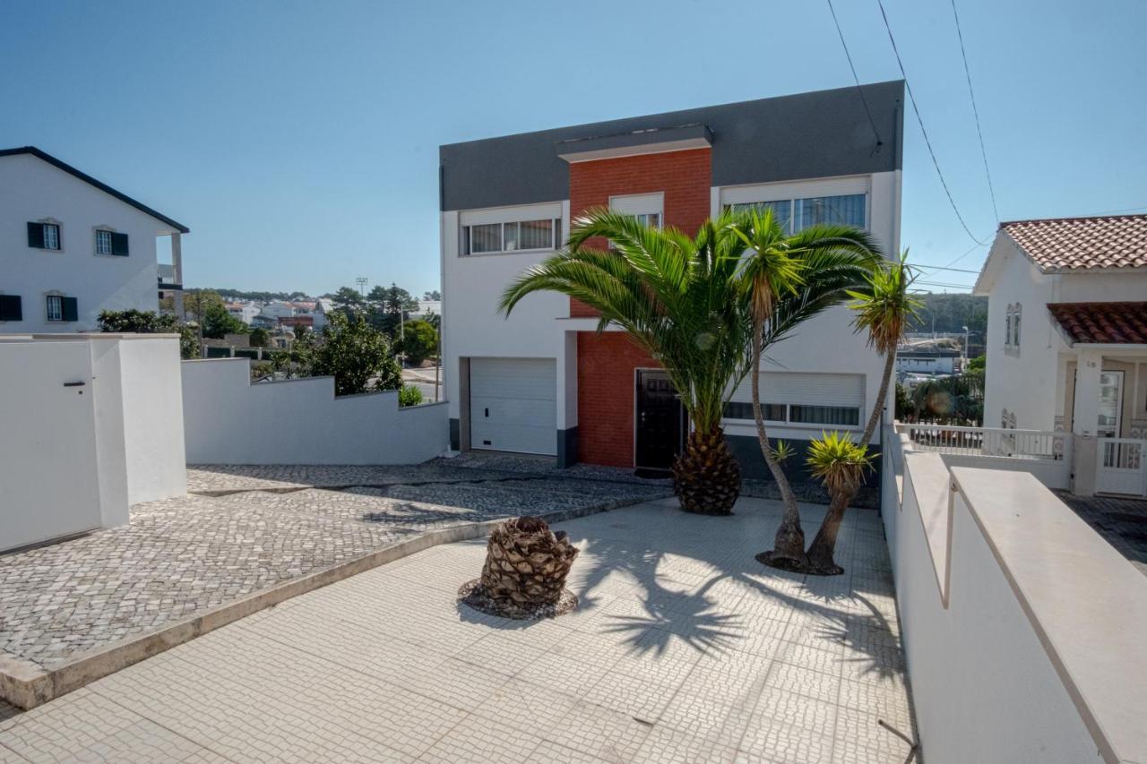 8 Rodrigues Family House - Villa With Patio Nazare Bagian luar foto