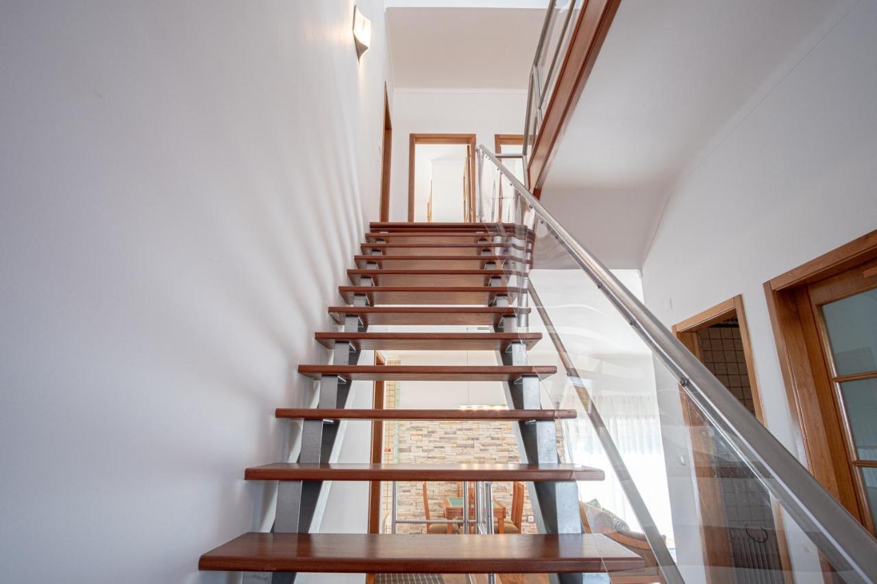 8 Rodrigues Family House - Villa With Patio Nazare Bagian luar foto